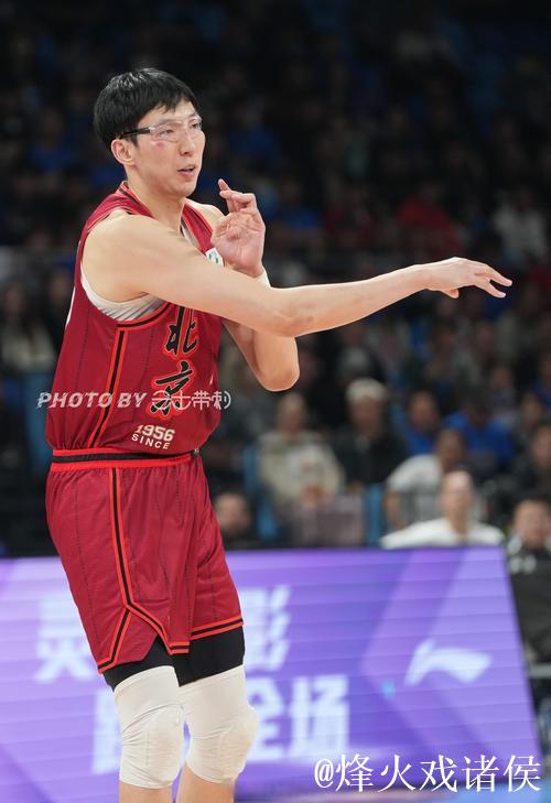 周琦对阵老东家狂赢35分,球迷感叹:全力以赴无保留 周琦对阵老东家狂赢35分,球迷感叹:全力以赴无保留