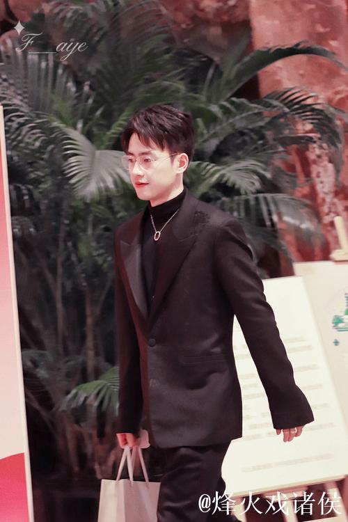 王昶因最佳着装奖引发热议